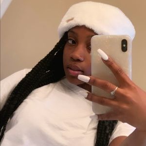 Meet your Posher, Shalexis